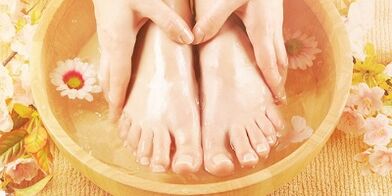 Badezimmer zur Behandlung von Nagelpilz